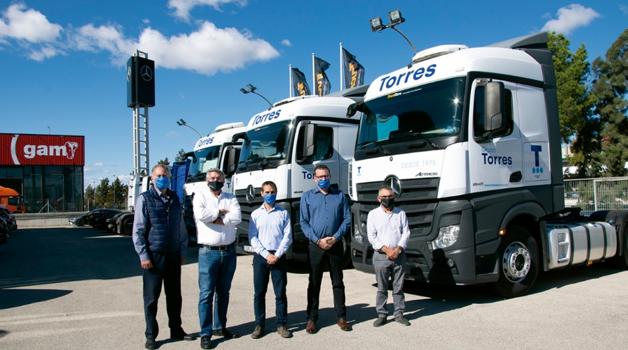 Grupo Torres refuerza su flota con 12 tractoras Mercedes-Benz adquiridas en TruckStore