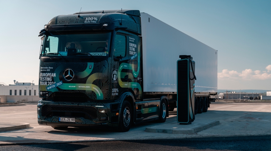 El eActros 600 cuenta con tres paquetes de baterías de 207 kWh cada uno, ofreciendo una capacidad total instalada de 621 kWh.