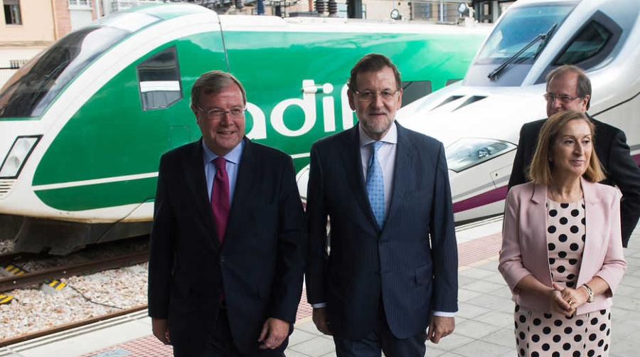 Pastor fomenta la vena inaugural de Rajoy