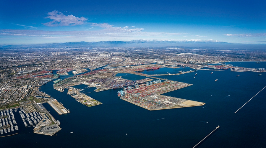 El complejo portuario Bah&iacute;a de San Pedro comprende los puertos de Los &Aacute;ngeles y Long Beach, primero y segundo del pa&iacute;s.