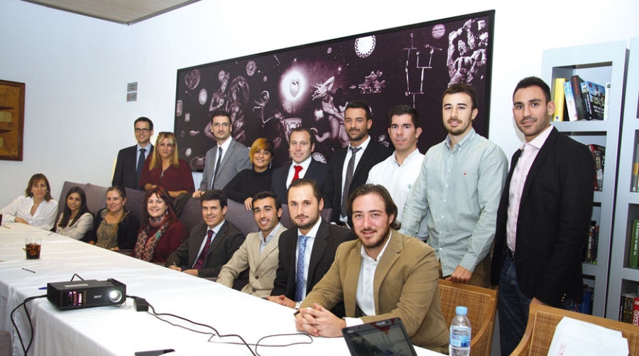 El Propeller Club Junior de Valencia analiza con Jes&uacute;s Ferrer, del Banco Santander, las relaciones entre banca y empresa