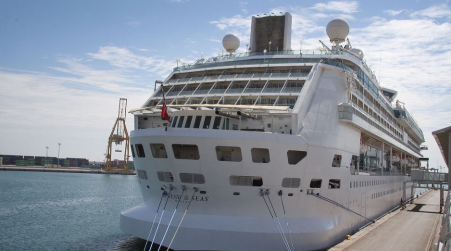 El "Legend of the Seas"escala por primera vez en el Puerto de Valencia