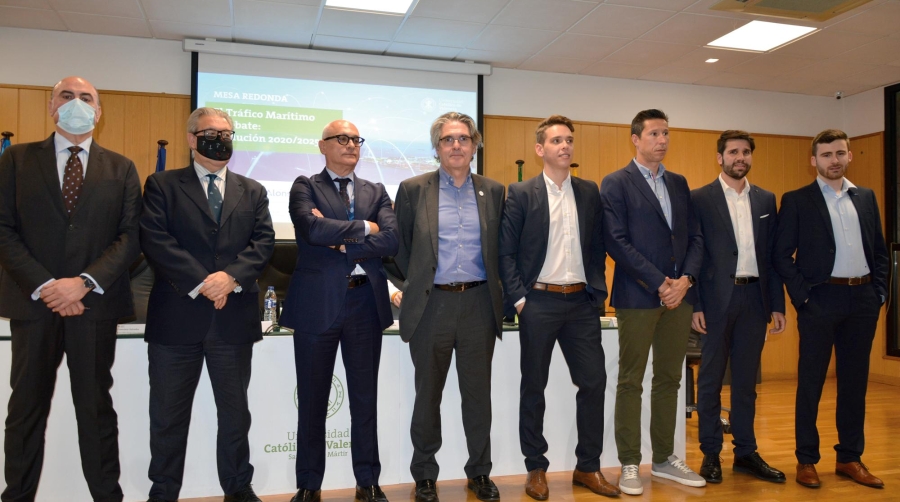 Miguel Rocher, managing director de Operplus; Francisco Salvador, branch officer manager de ONE; Javier Cubas, Valencia branch manager &amp; global key accounts manager de COSCO Shipping Spain; Albert Oñate, general manager de COSCO Shipping Spain; Carlos Cambra, chief transformation officer de Grupo Alonso; José Picazo, South West Europe head of direct customers de Maersk; Marc Bonet, comercial steering manager de Hapag-Lloyd; y Julio Errando, princing manager de Grupo Alonso. Foto: Raúl Tárrega.