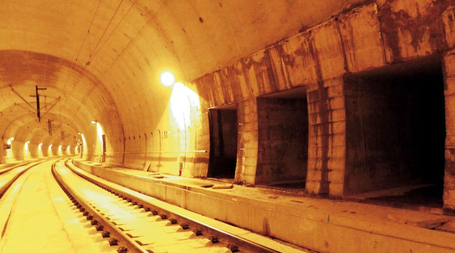 Adif realiza visitas de seguridad a t&uacute;neles ferroviarios con los bomberos de Valencia