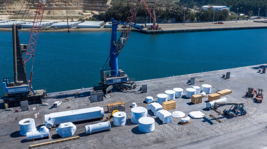 El Puerto de Avilés acoge un embarque de project cargo de MEFASA para Uzbekistán