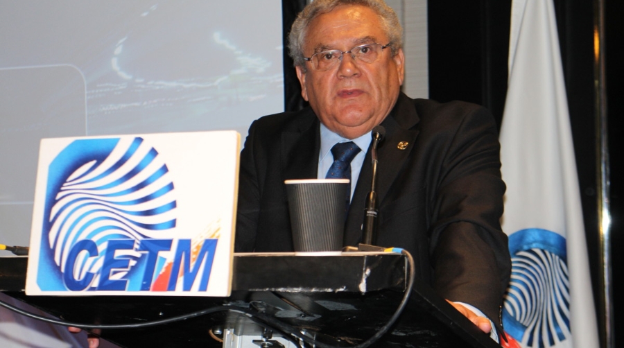 Ovidio de la Roza durante su intervenci&oacute;n en la Asamblea. Foto M.J.