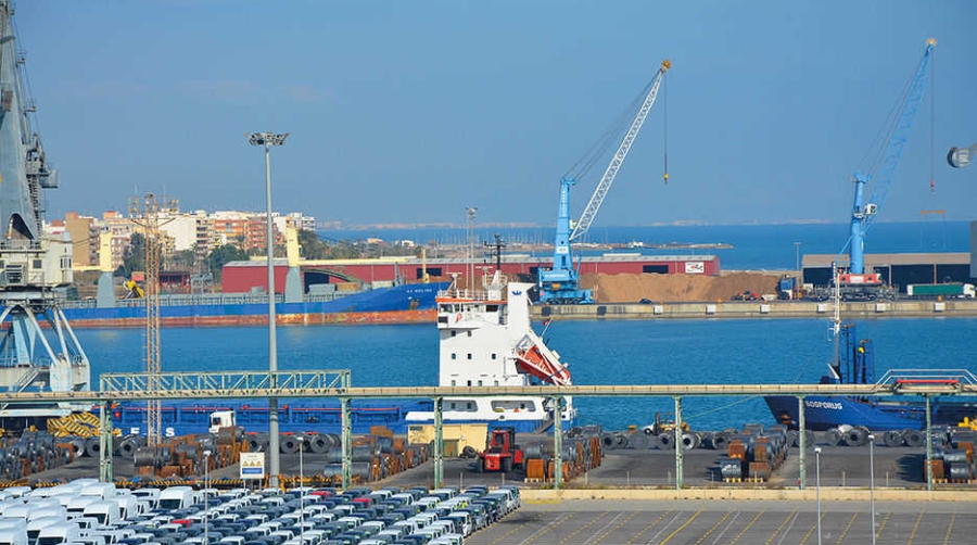 El repunte de los productos sider&uacute;rgicos equilibran el tr&aacute;fico portuario en Sagunto