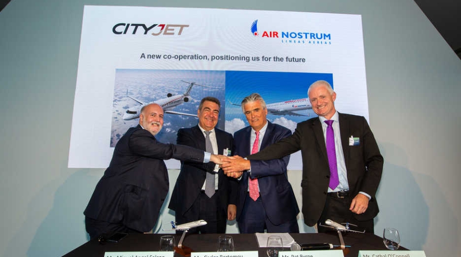 Miguel &Aacute;ngel Falc&oacute;n, director general de Air Nostrum; Carlos Bertomeu, presidente ejecutivo de Air Nostrum; Pat Byrne, consejero delegado de CityJet; y Cathal O&acute;Connell, director comercial de CityJet.