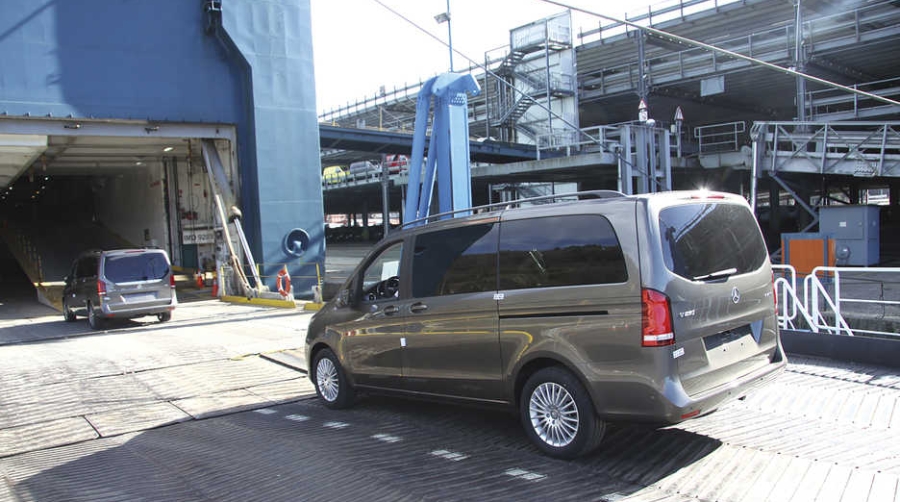 Las furgonetas modelo Vito de Mercedes-Benz se fabrican en la planta de Vitoria-Gasteiz y se exportan por Pasaia.