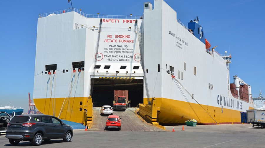 El Puerto de Valencia mueve 1,6 millones de TEUs en cuatro meses
