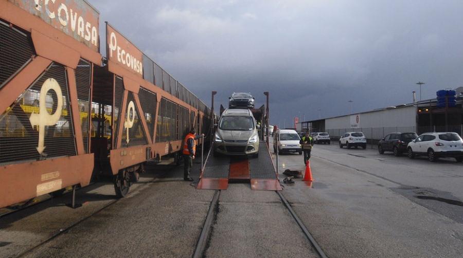 El tr&aacute;fico de veh&iacute;culos en el Puerto de Santander recupera tono con una subida del 3% hasta abril
