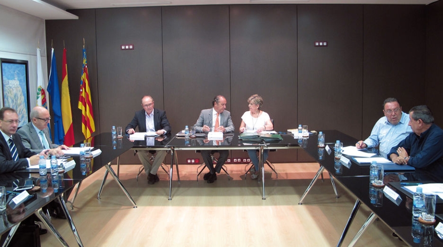 El Puerto de Alicante mantiene los tr&aacute;ficos en el primer semestre