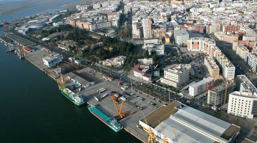 El Puerto de Huelva se adelanta a la normativa europea y suministrar&aacute; gas natural licuado a buques