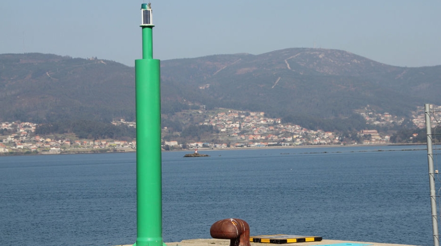 El Puerto de Mar&iacute;n completa el balizamiento interior en sus muelles con siete nuevos espeques