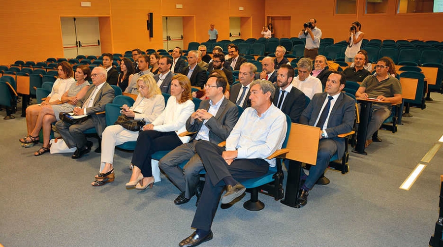 M&ordf; Luisa Gonz&aacute;lez: &quot;Hay que conocer las novedades del CAU porque estamos dando un servicio&quot;