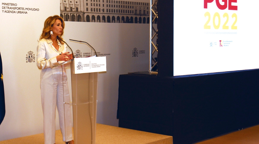 Raquel S&aacute;nchez, ministra de Transportes, durante el acto de presentaci&oacute;n ayer de los Presupuestos. Foto M.J.