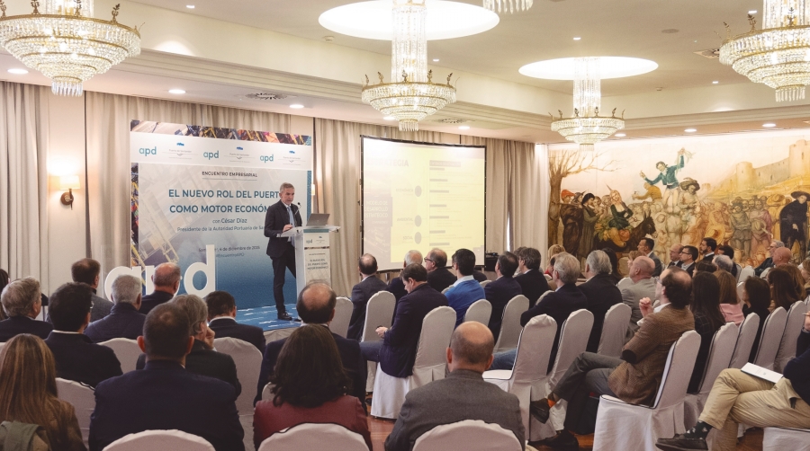 El presidente de la AP de Santander, César Díaz, ha intervenido este jueves en el foro empresarial organizado por la Asociación para el Progreso de la Dirección (APD) y la propia APS.