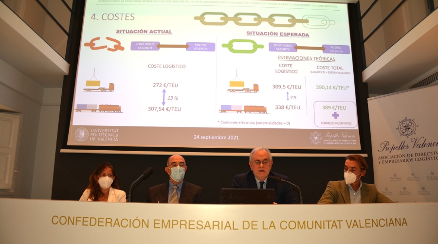 Yolanda Ati&eacute;nzar, directora de SLISA y miembro de la Junta Directiva de Propeller Valencia; Pedro Coca, presidente de Propeller Valencia; Ricardo Insa, Ricardo Insa, ingeniero de Caminos, Canales y Puertos y profesor del Departamento de Transportes de la UPV y director del estudio; y Pedro Catal&aacute;n, director de Logitr&eacute;n y socio de Propeller Valencia. Foto: Ra&uacute;l T&aacute;rrega.