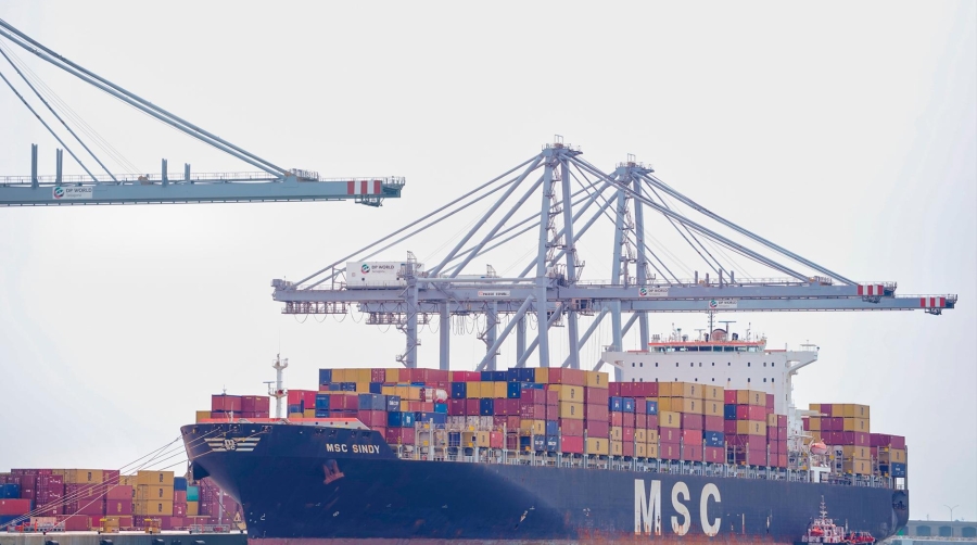 Port de Tarragona recibe el portacontenedores más grande de su historia