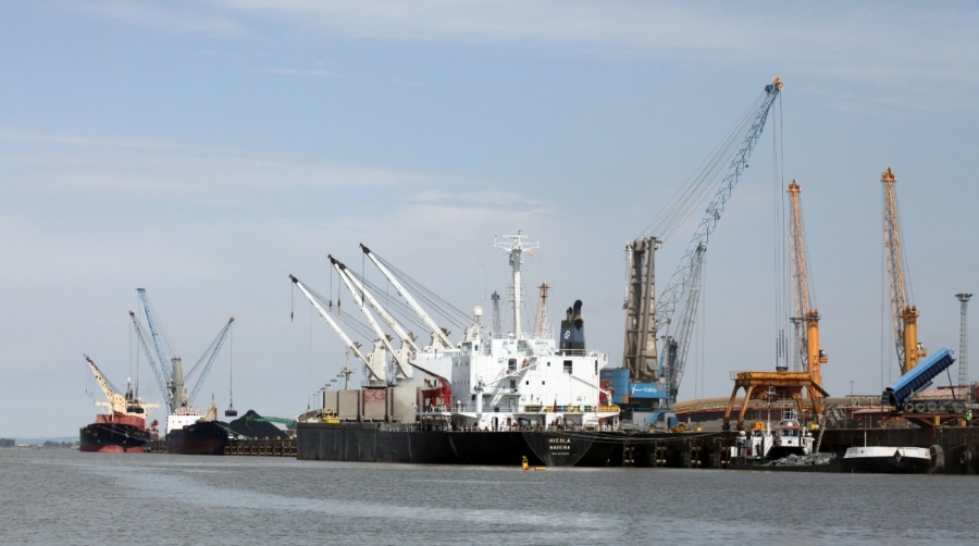 El tr&aacute;fico del Puerto de Huelva crece un 73% en noviembre