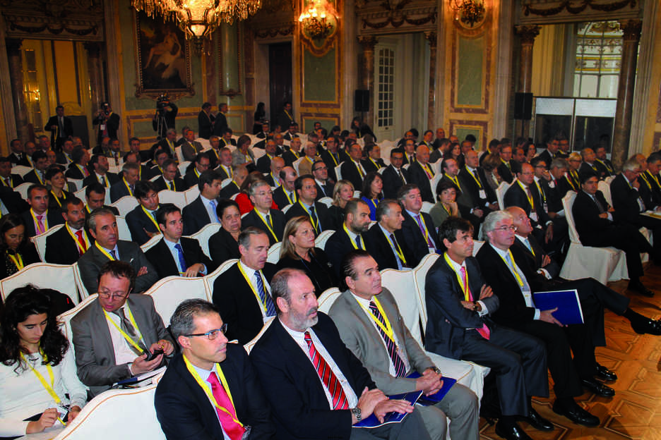 Jos&eacute; Llorca se muestra partidario de trabajar en la progresiva reducci&oacute;n de la tasa portuaria a la mercanc&iacute;a
