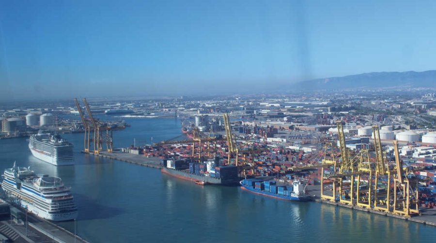 El puerto de Barcelona cierra el primer mes del a&ntilde;o con un alza de los contenedores del 6,7%
