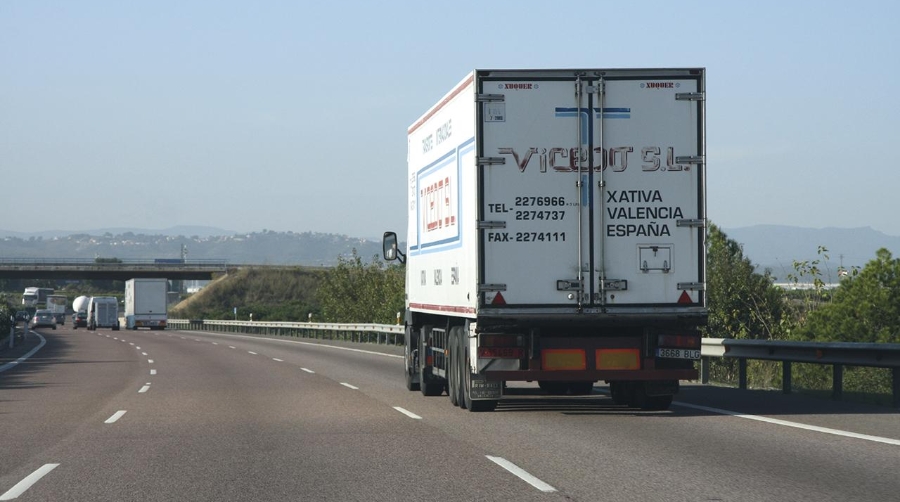 Cataluña extiende a todo el año las normativas de movilidad para camiones en la AP-7