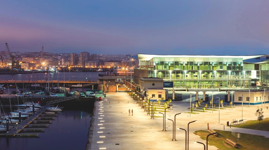 Palexco se ubica en el Muelle de Transatlánticos del Puerto de A Coruña, junto a la marina deportiva.