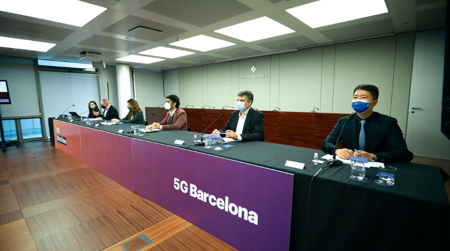 Laura Molist, directora territorial de Vodafone Catalunya y Arag&oacute;n; Eduard Mart&iacute;, director del Programa 5G Mobile World Capital Barcelona y CEO de 5G Barcelona; Merc&egrave; Conesa, presidenta de la Autoridad Portuaria de Barcelona; Jordi Puignero, conseller de Pol&iacute;ticas Digitales y Administraci&oacute;n P&uacute;blica de la Generalitat de Catalunya; Marc Estap&eacute;, director de IBM Catalunya y Baleares, y Vicente Zhong, director de zona nordeste de Huawei Espa&ntilde;a.