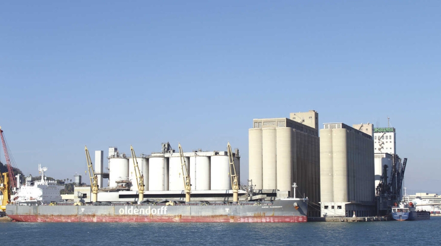 Instalaciones de Ergransa, una de las compa&ntilde;&iacute;as que integran la Comisi&oacute;n de Seguridad Alimentaria de Qualimac, en el Puerto de Barcelona. E. Garc&iacute;a