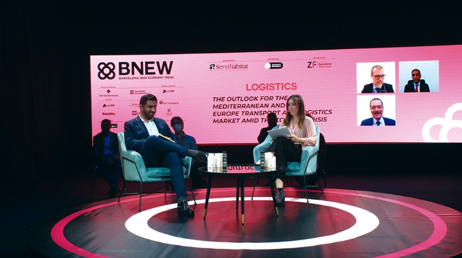 Karim Palmieri, de Fieldstone Private Capital Group, y Anna Escoda, del &aacute;rea de Proyectos y Cooperaci&oacute;n Internacional de la Asociaci&oacute;n de C&aacute;maras de Comercio e Industria del Mediterr&aacute;neo (ASCAME), en el plat&oacute; de BNEW Logistics junto con Josep Maria Cruset, presidente de la Autoridad Portuaria de Tarragona; Rachid Houari, director de Tanger Med Port, y Ahmed Darwish, asesor y ex presidente de la Zona Econ&oacute;mica del Canal de Suez, que se conectaron online. Foto L. Escrihuela.