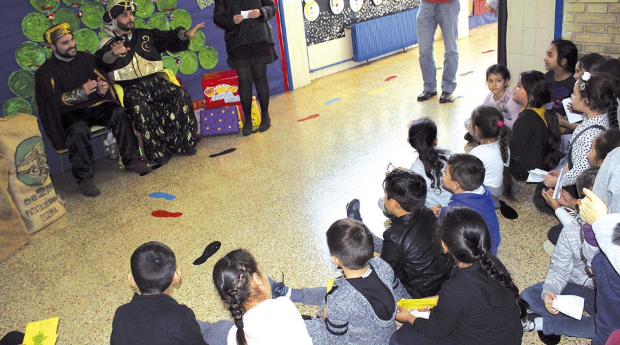 Aportem consigue que 298 ni&ntilde;os del Mar&iacute;timo tengan su regalo de Navidad