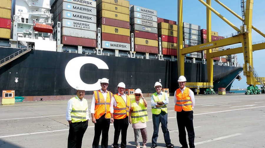 La eurodiputada Rodr&iacute;guez-Pi&ntilde;ero visita el Puerto de Valencia