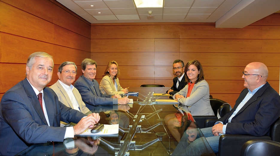 APV y Ayuntamiento revisar&aacute;n el convenio del servicio de bomberos en el Puerto