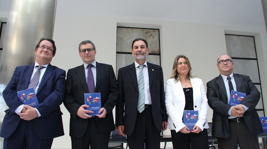 El libro Los tratados de Libre Comercio llena un vac&iacute;o anal&iacute;tico del mercado internacional