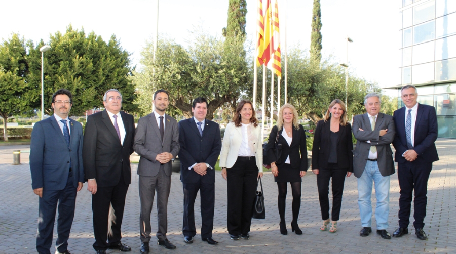 Isidre Gav&iacute;n (Generalitat), Emili Sanz (ATEIA Barcelona), Dami&agrave; Calvet (Generalitat), Galo Molina (Alacat), Merc&egrave; Conesa (Puerto de Barcelona), Isabel Gibert (J. Gibert), Blanca Sorigu&eacute; (CZFB), Enric Tic&oacute; (FETEIA) y Pere Padrosa (Generalitat) a la entrada de la sede del CZFB, donde se celebr&oacute; el 13 D&iacute;a del Transitario. Fotos JC. Sarmentero.
