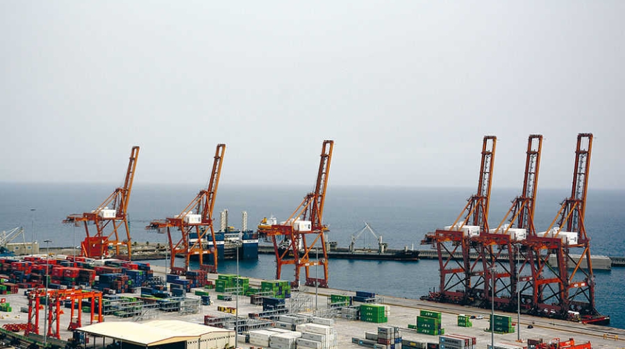 Terminal de Contenedores de Tenerife instala tres nuevas gr&uacute;as super post-panamax