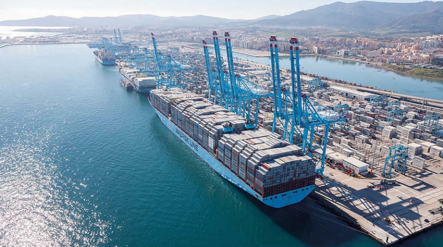 El Puerto de Algeciras opera dos megabuques en 24 horas