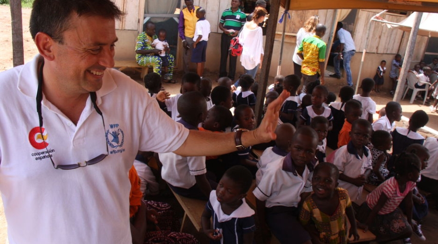 Los trabajadores de la AP de Las Palmas donan 80 kilos de material escolar a una escuela de Ghana