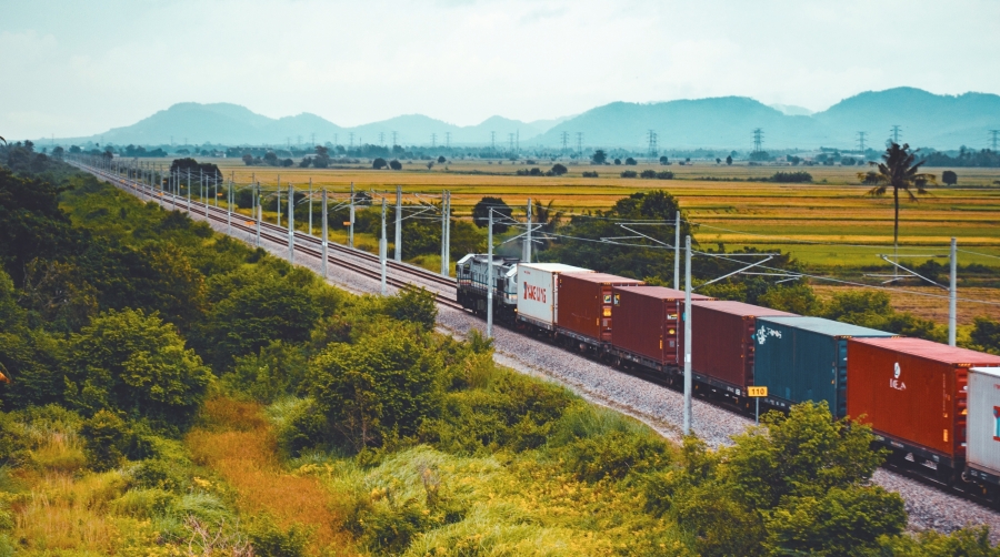 El Eje Transversal ferroviario se incluye dentro del Plan de Infraestructuras para el 2050 del Govern de la Generalitat.