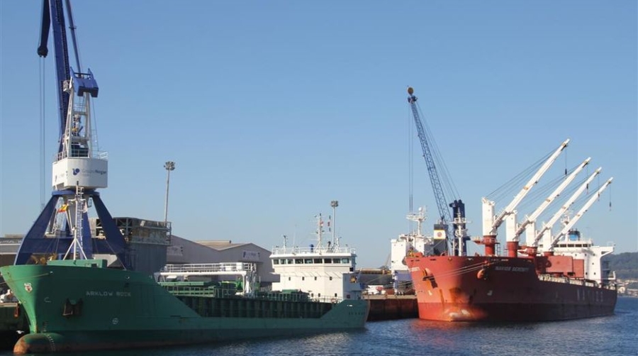 El Puerto de Mar&iacute;n acoge la operativa simult&aacute;nea de tres buques&nbsp;graneleros