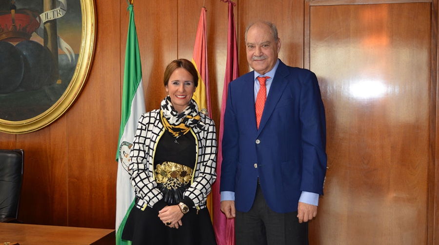 El delegado de Zona Franca se re&uacute;ne con la delegada territorial de Innovaci&oacute;n de la Junta de Andaluc&iacute;a