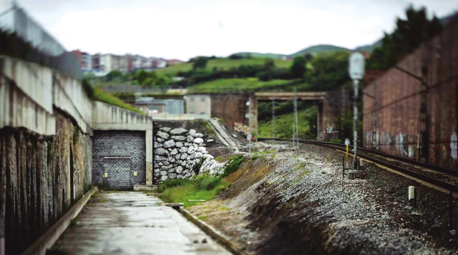 Construido entre 2005 y 2009, con cuatro kilómetros de recorrido, el Túnel del Serantes será el arranque de la VSF en el Puerto de Bilbao cuando esté operativo.