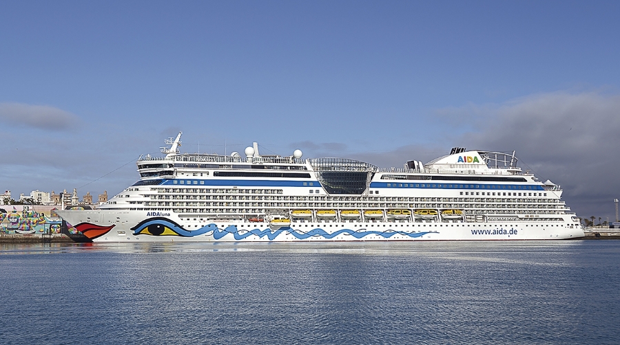 El puerto gaditano recibió 344 escalas de cruceros en 2025.