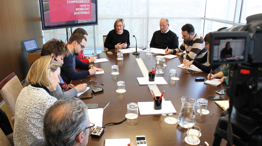 La consellera de Vivienda, Obras P&uacute;blicas y Vertebraci&oacute;n del Territorio, Mar&iacute;a Jos&eacute; Salvador, hizo ayer un balance de la inversi&oacute;n en infraestructura desde el inicio de la legislatura que calific&oacute; de &ldquo;muy positivo&rdquo;.