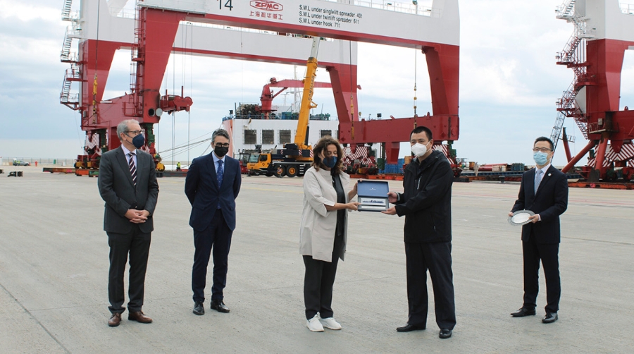 &ldquo;Con sus 24 posiciones de manga sumamos las gr&uacute;as con el mayor alcance del Port&rdquo;