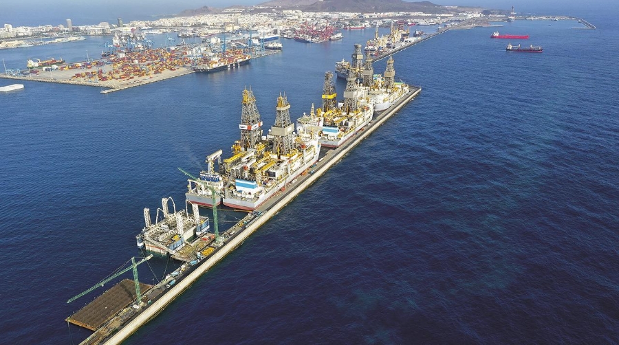 Transportes impone una garantía de 370.000 euros a un pesquero por un vertido de fuel en Las Palmas