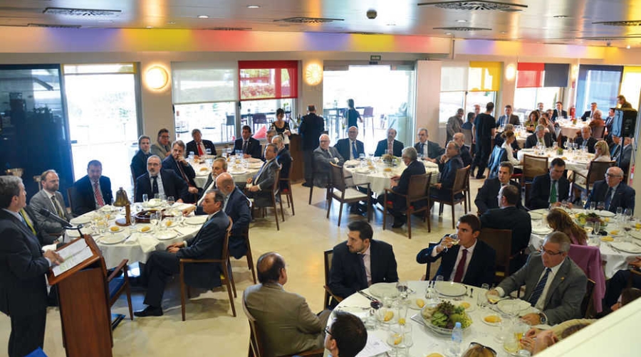 Aurelio Mart&iacute;nez pide la implicaci&oacute;n de la Comunidad Portuaria para ganar la batalla de la eficiencia