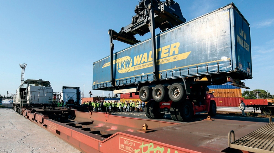Esta iniciativa, realizada ya por DB Cargo en Alemania y en Reino Unido, llega a Espa&ntilde;a para concienciar tanto a las instituciones p&uacute;blicas, como al sector empresarial y a la sociedad en general de la importancia de trasladar carga de la carretera al tren para reducir las emisiones.