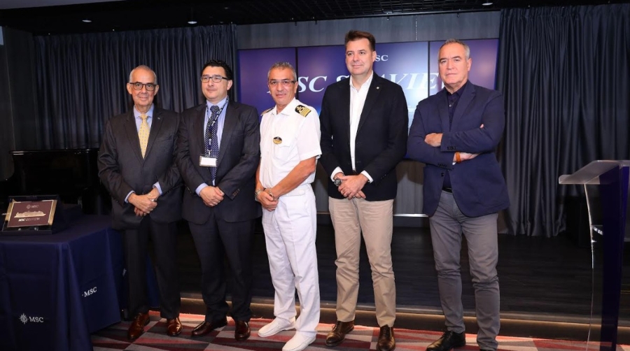 El &quot;MSC Seaview&quot; realiza en Valencia la maniobra de reposicionamiento de sus itinerarios